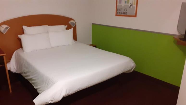 Quick Palace Nantes La Beaujoire Exterior foto A room at the hotel