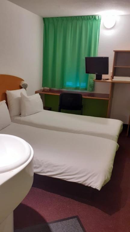 Quick Palace Nantes La Beaujoire Exterior foto A single room at the hotel
