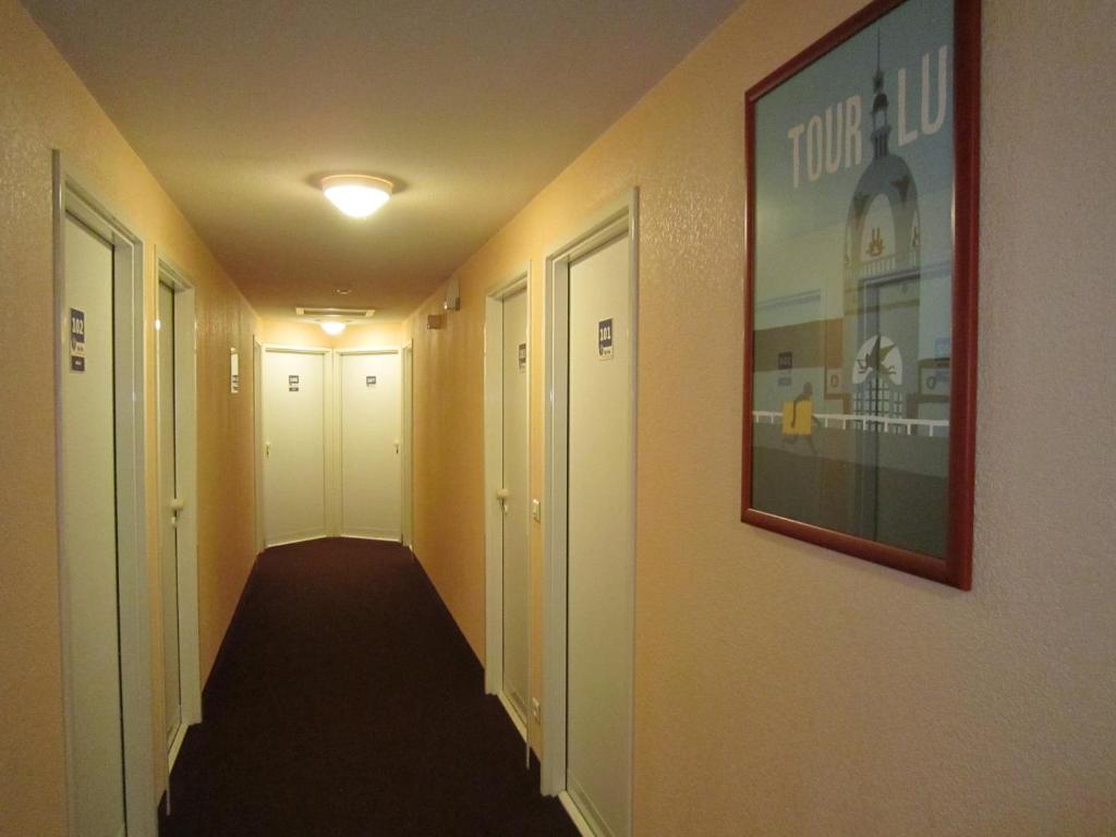 Quick Palace Nantes La Beaujoire Exterior foto A typical corridor