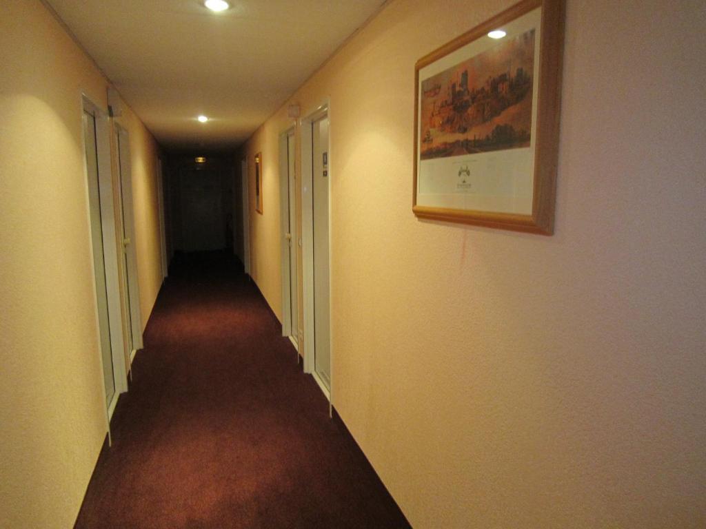 Quick Palace Nantes La Beaujoire Exterior foto A typical corridor